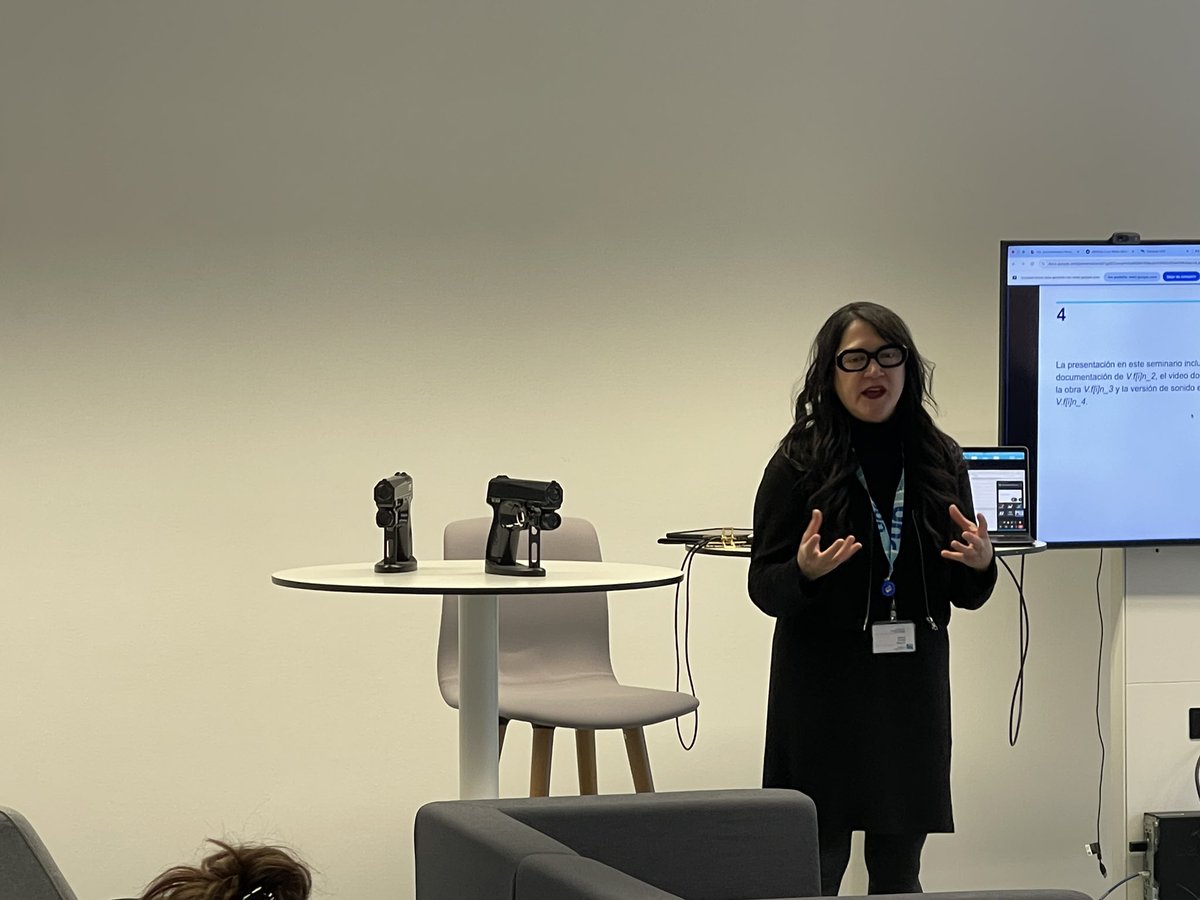 📸  Avui celebrem un nou seminari de recerca de <a href="/UOCartshum/">UOC Arts Humanitats</a>!

🗣️ La professora Luz María Sánchez Cardona ens presenta el seu projecte de recerca artística 'Vis. Fuerza [in]necesaria. El sonido del México postnacional'.