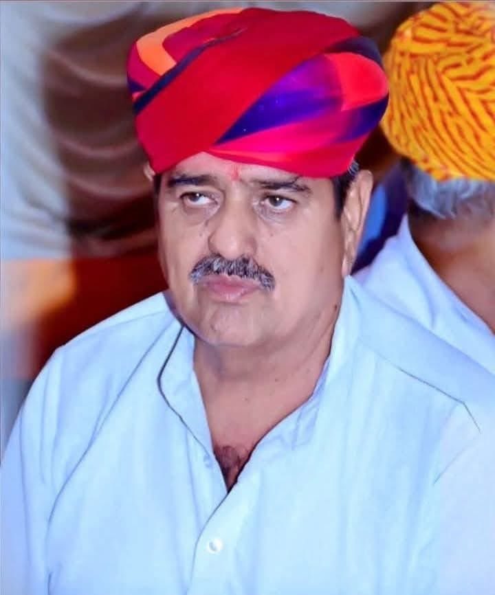 राजनैतिक संघर्ष में हमेशा साथ खड़े रहने वाले ठाकुर श्री भवानी सिंह जी माडपूरा के निधन का समाचार मिलने पर बड़ा दुख एवं आघात पहुँचा,दिवगंत आत्मा को श्री हरि अपने चरणों में वास दें एवं परिजनों को इस दुख की घड़ी में संभलने की शक्ति दें।
सत्-सत् नमन 💐💐💐