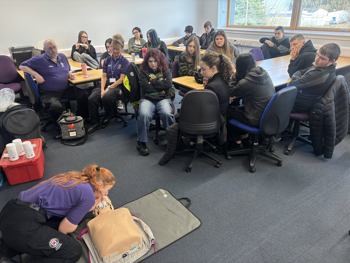 Thank you to St Andrew’s Ambulance first aid volunteers for delivering an excellent CPR and de-fib session to our graduate Uniform Services &amp; Health and Social Care students <a href="/SLCek/">South Lanarkshire College</a>. Great tangible learning experience. <a href="/joannewarwick5/">Joanne Warwick</a> <a href="/StellaMcManus/">Stella McManus</a> <a href="/apignat1/">Angela Pignatelli</a> <a href="/JBed90/">Jamie Beddows</a>