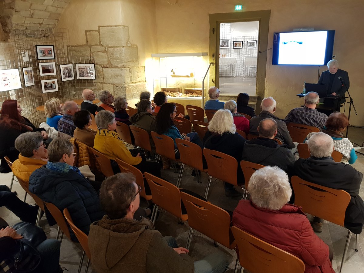 Gestern Abend referierte Dr. Wolfgang F. Reddig vom Markgrafenmuseum Ansbach bei uns im Alten Schloss zum Thema "Von der Lust der Gärten - Barocke Hofgärten". Wir bedanken uns bei dem Referenten für den interessanten Vortrag! 👏 #Vortrag #Votragsabend #Museum #Geschichte