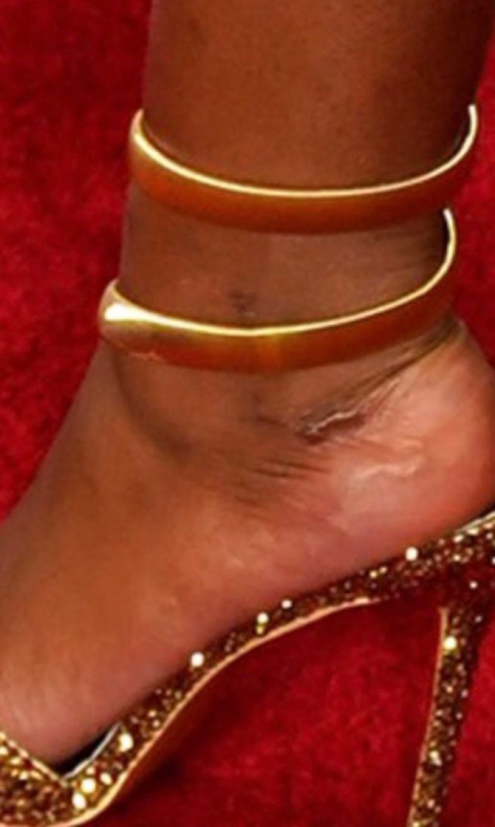 holidayholidayK's tweet photo. Glass Fragment Foot Azz B!tch🎯 https://t.co/z9veoO1gbF