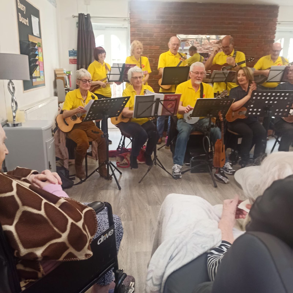 We’ve spent a wonderful morning with the Low Fell Ukes. Always a pleasure! 💜