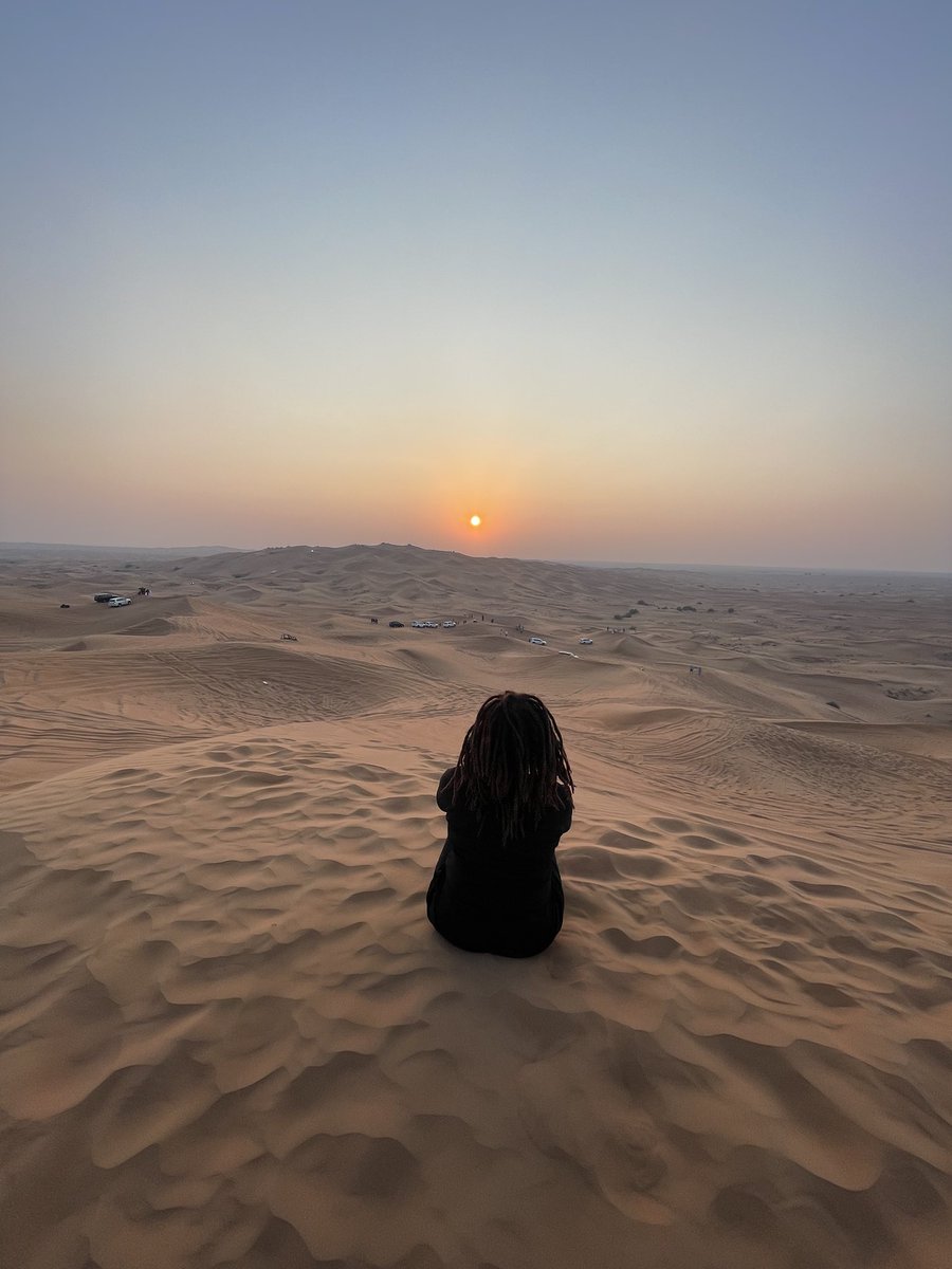 Good Wednesday, travelers! ✨ A reminder that every day holds breathtaking beauty. From the golden glow of sunrise to the magic of a Dubai desert sunset, may you find beauty in today and every day. 🌅🌍 #WednesdayMotivation #Dubai #TravelMore