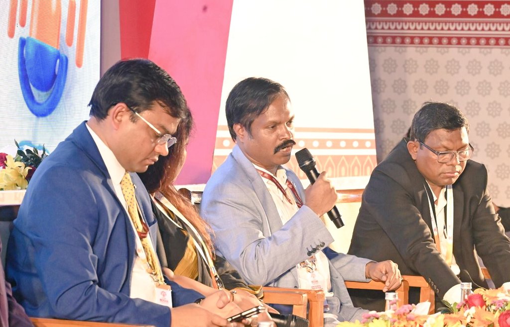 csbmot's tweet photo. On 29.01.2025, Shri P. Sivakumar, IFS, Member Secretary, CSB presented valuable inputs at Sectoral Session II on Sericulture &amp; Technical Textiles: Odisha’s Tryst with Silks &amp; Sectoral Utilities during #UtkarshOdisha #MakeInOdisha Conclave 2025. #silk #75silkenyearsCSB #textiles https://t.co/9TaQxB02vM