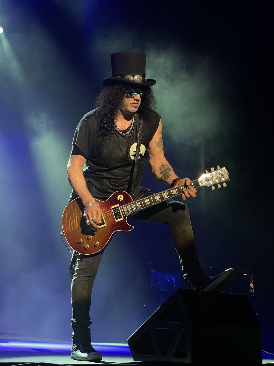 slashRefnr's tweet photo. 1 year ago one of the craziest and most insane weeks of my life began. 4 states, 4 shows behind my favorite band! Friends, stories, rock n roll, dreams come true and a lot of happiness! 

#slash #rock #rocknroll #🤘
@Slash @todddammitkerns @franksidoris @MylesKennedy @brentfitz https://t.co/IbwVeZHqbO