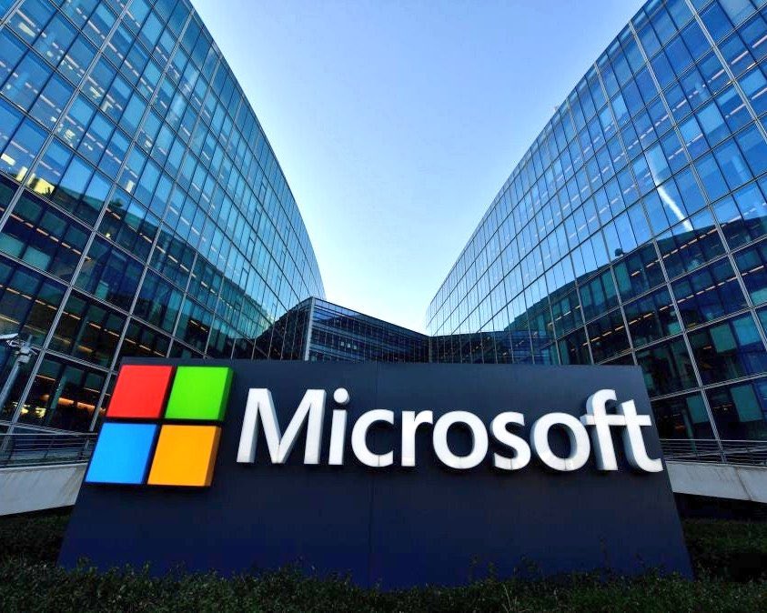 AshCrypto's tweet image. BREAKING: 

MICROSOFT IS INVESTIGATING 
IF A "DEEPSEEK-LINKED GROUP" 
HAVE UNLAWFULLY OBTAINED 
OPENAI'S DATA. 

THIS IS GETTING CRAZY !!!