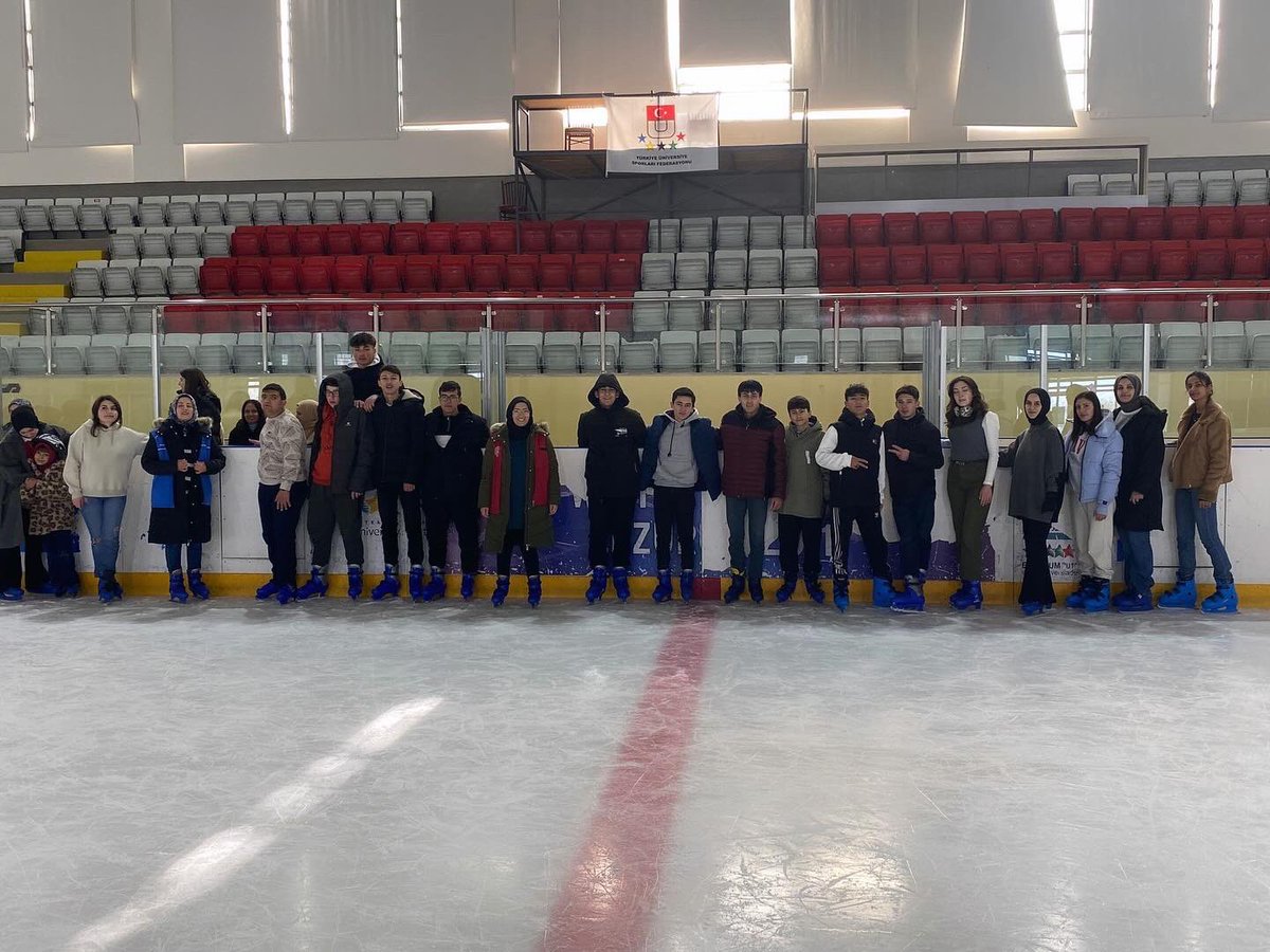 GSB_ErzurumGM's tweet photo. Sömestr tatilinde gençlerle beraber her gün ayrı bir eğlence ve macera! 🎉 Bugün buzun üstünde hünerlerimizi sergiledik. Enerji ve keyif zirvede! ⛸️❄️ GSB Kış Kulübü hız kesmeden devam ediyor. 🚀 Sen de bize katıl! https://t.co/7p8oNEpxrC