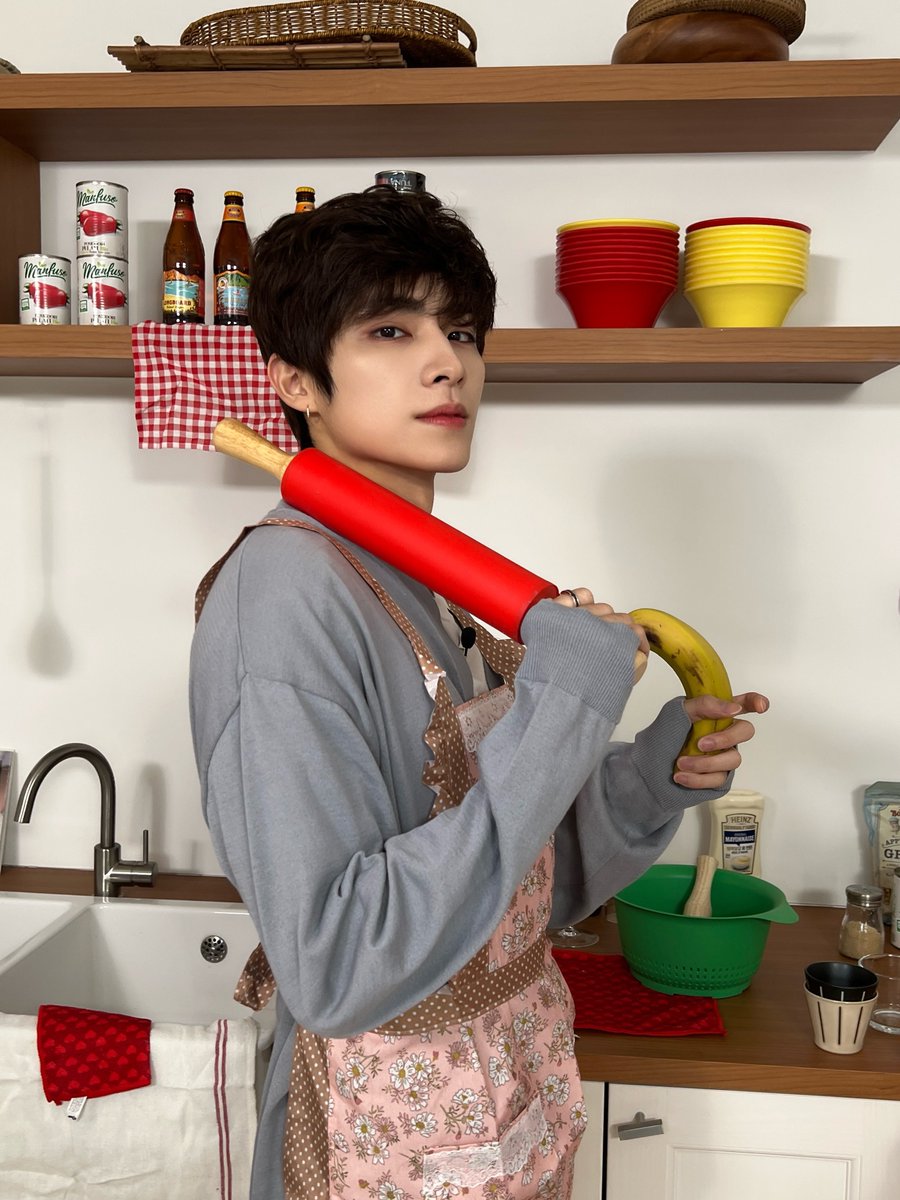 WayV_official's tweet photo. It's time for me to improve my cooking skills🥟🍽️
是时候提升我的烹饪技巧了🥟🍽️

#XIAOJUN #肖俊 #샤오쥔 
#HomeWithWayV #家有威神
#AnExtraordinaryFamily #不平凡的一家人
#WayV #威神V https://t.co/3hgLzbD0tT
