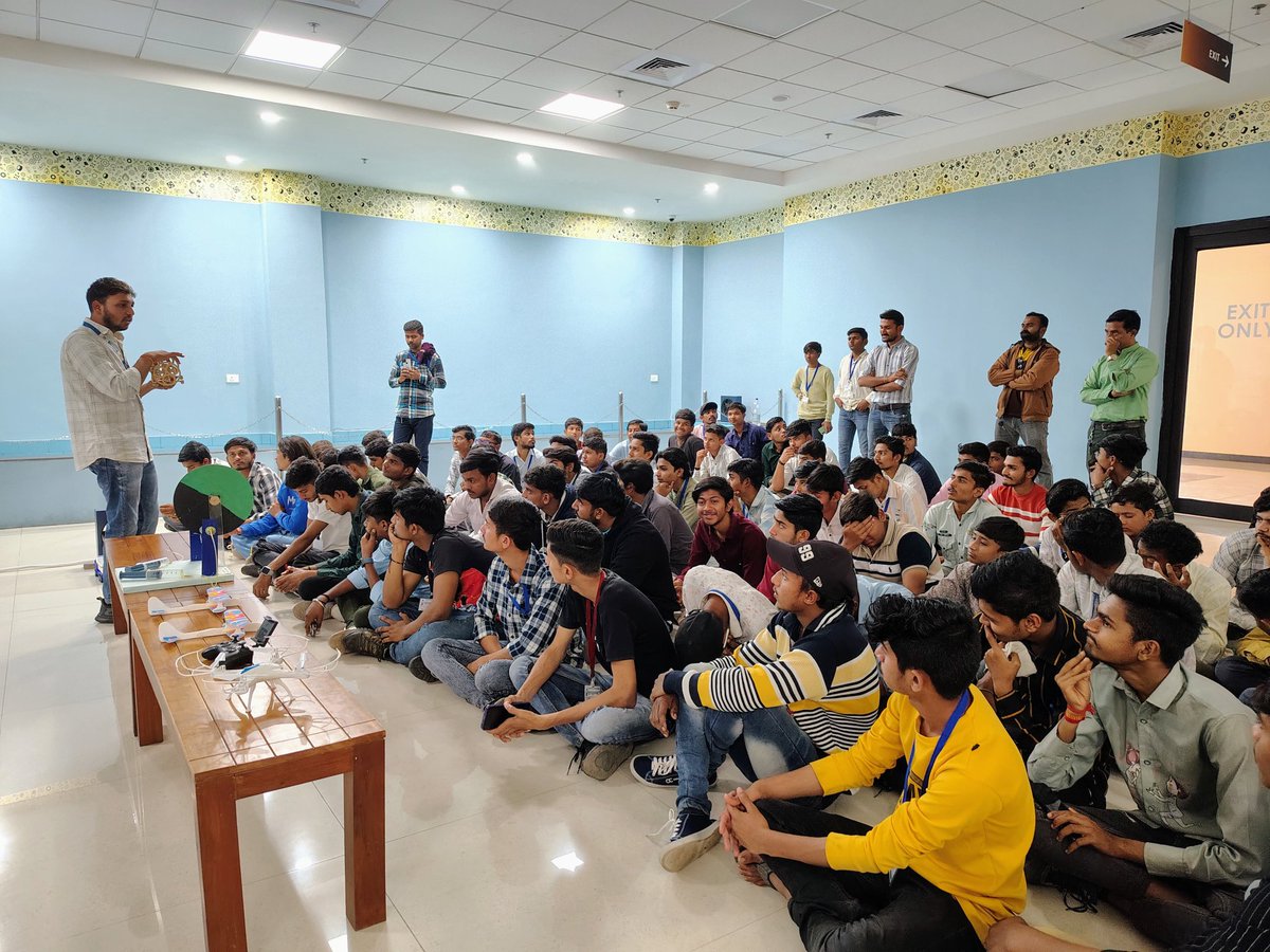 ManishaK9944's tweet photo. Celebrating #WorldAutomobileDay day at @RSCBhavnagar. today #WorldAutomobileDay is packed with exciting activities showcasing the evolution of the automobile. Salute to the innovations that drive us forward.
#AutoInnovation https://t.co/OWG8bLPmQy