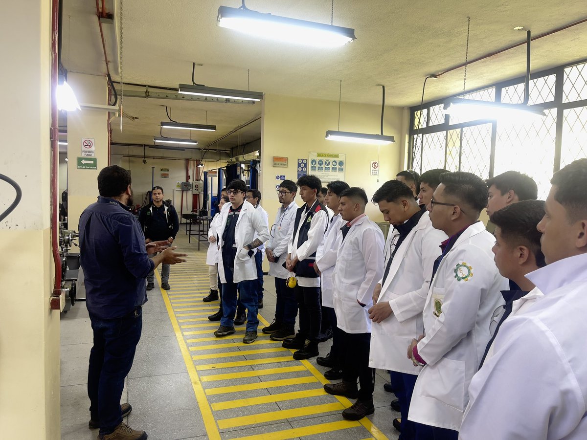 dcem_espe's tweet photo. 🔬🤝 Fortaleciendo la educación práctica y la colaboración interinstitucional
Recibimos a estudiantes de Ingeniería Mecánica - @utequevedo en los laboratorios de Mecánica y Mecatrónica. Esta visita reforzó su formación práctica y fortaleció los lazos entre nuestras instituciones. https://t.co/MaWuG8efLU