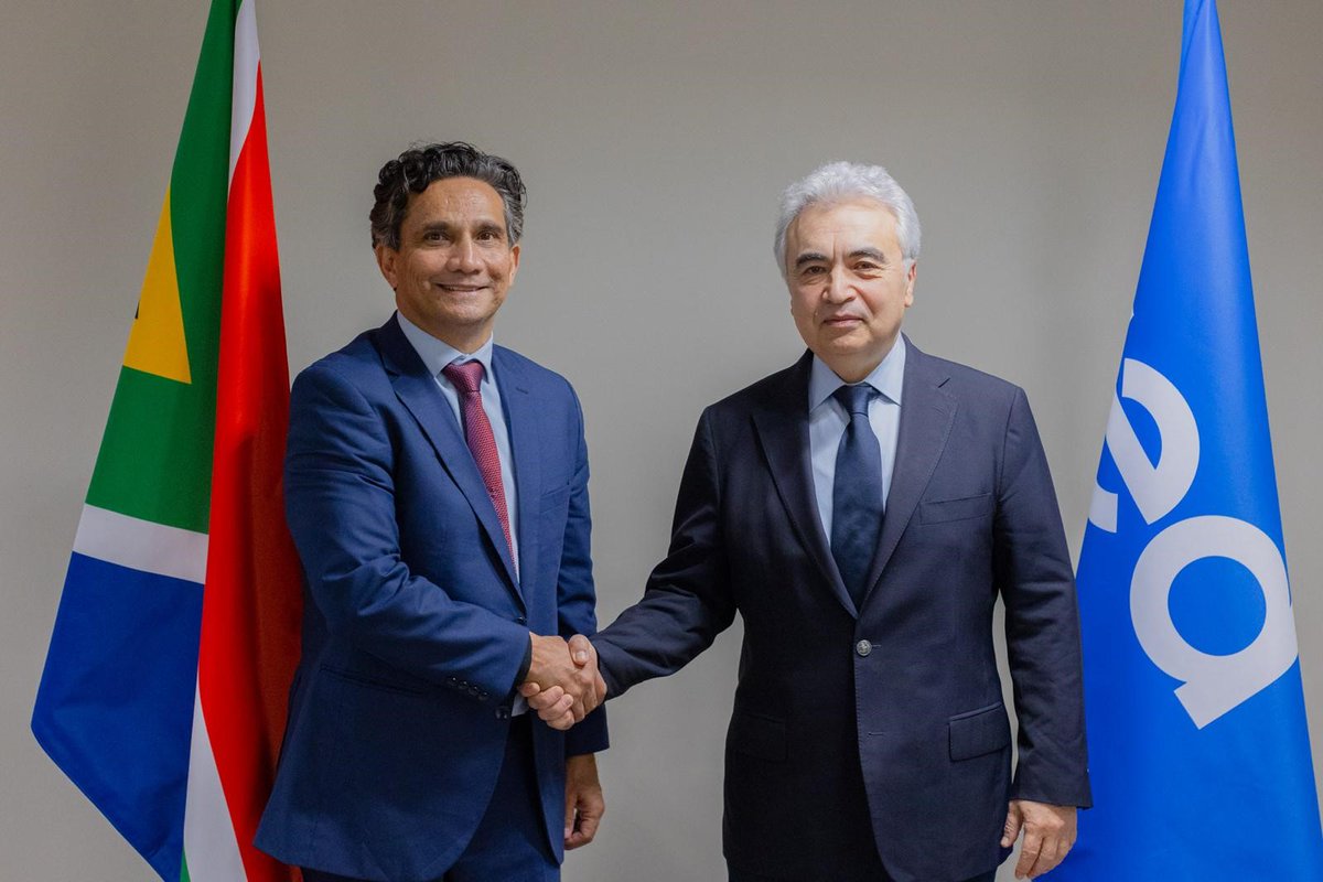 MEETING WITH THE INTERNATIONAL ENERGY AGENCY. DG Zane Dangor,  in his capacity as G20 Sherpa, and H.E. Nathi Mthethwa, Ambassador of South Africa to France, met the IEA’s Executive director Mr Fatih Birol, on 27 January at the IEA’s head office in Paris.