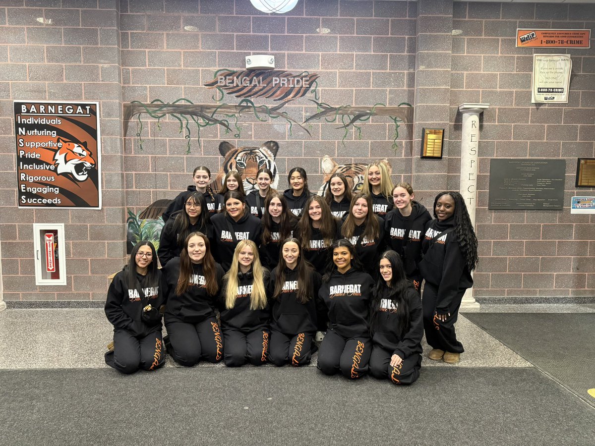 Barnegat HS Dance Team has arrived at the airport …. Nationals Let’s Go !! 🧡🖤