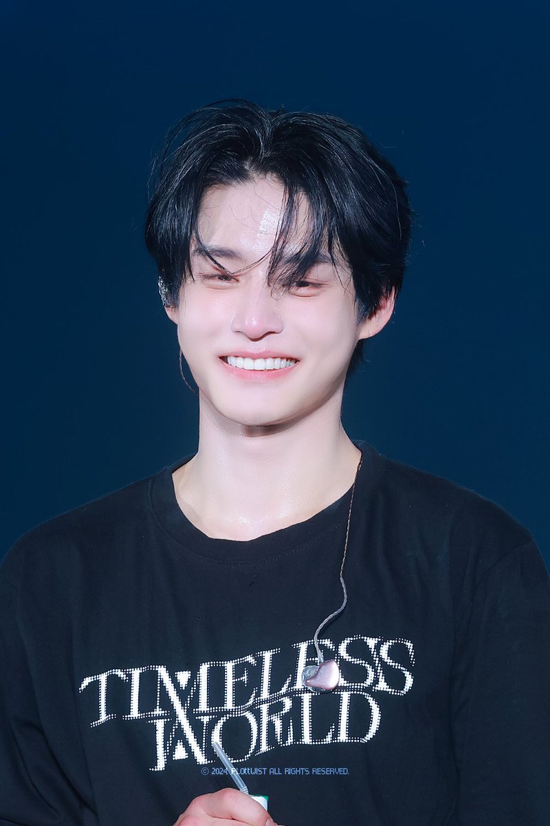 jiwoongiem's tweet photo. @THEETERNlTY Nathaniel ambil napas, terus ngomong lagi, “Sebenernya aku nggak rela sih kalo NiTy harus sidi. Maunya sih kita extend sampe ZB1 permanen aja, ya nggak? Tuh, pada setuju kan? Yuk gas, extend aja!” katanya ketawa sambil nangis kecil. https://t.co/07PfIHh6hO