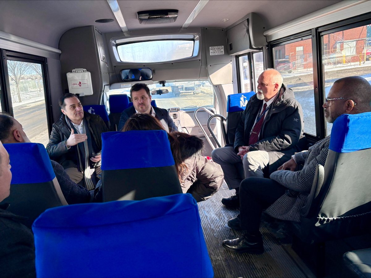 PortMTL's tweet photo. Dans la poursuite de notre travail afin d’enrayer l’exportation de véhicules volés, lors d’une visite sur le territoire du #PortMTL, Julien Baudry, chef de cabinet et directeur des relations externes ainsi que Felixpier Bergeron, directeur de la protection portuaire et continuité des opérations, ont rencontré les forces de l’ordre du @PeelPolice, Deputy Chief @DC_Milinovich et des membres de son conseil d’administration avec qui nous avons eu des échanges constructifs sur la sécurité portuaire, le rôle des parties prenantes et la réalité policière. Merci de nous avoir rendu visite !