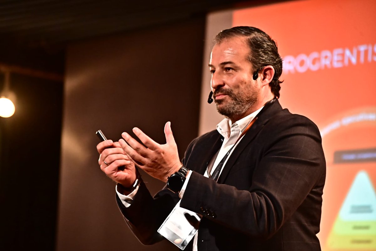 eimlearning (@eimlearning) on Twitter photo 🗣️ Antes de irnos, Juan Guerrero tendrá unas palabras finales para poner cierre a 𝗡𝗲𝘂𝗿𝗼𝗣𝗥𝗢 🧠.
#NeuroPro <a href="/SalesianasSJ/">Salesianas Emilio Ferrari</a> <a href="/Progrentis/">Progrentis</a> <a href="/Exito_Educativo/">ÉXITO EDUCATIVO</a> 🗣️ Antes de irnos, Juan Guerrero tendrá unas palabras finales para poner cierre a 𝗡𝗲𝘂𝗿𝗼𝗣𝗥𝗢 🧠.
#NeuroPro <a href="/SalesianasSJ/">Salesianas Emilio Ferrari</a> <a href="/Progrentis/">Progrentis</a> <a href="/Exito_Educativo/">ÉXITO EDUCATIVO</a>