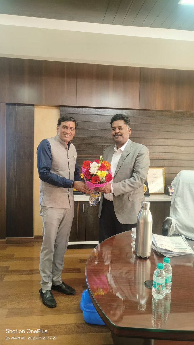 नगरीय  प्रशासन विभाग के नवनियुक्त आयुक्त @sibi chakravarthy  
श्री सीबि चक्रवरथी जी से आज शिष्टाचार भेंट की और उन्हें अपने नए दायित्व की शुभकामनाएं प्रेषित की।
#bhopal
#itarsi