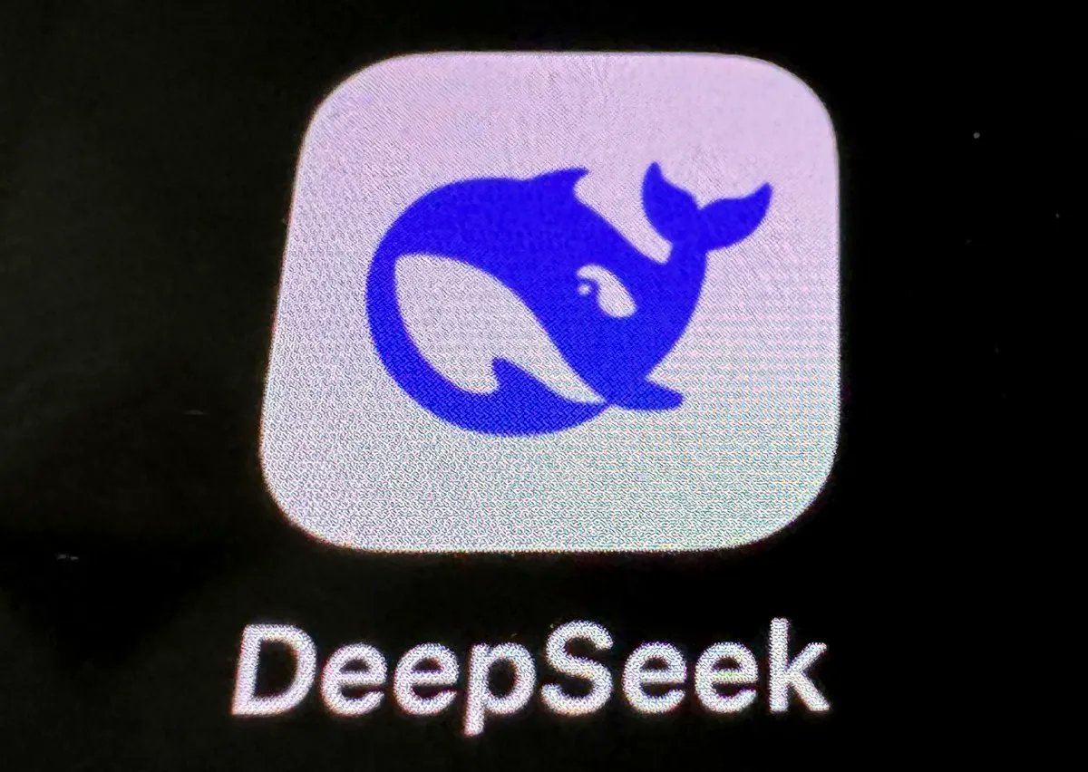 XNews24_7's tweet image. 🇨🇳 DeepSeek AI Shockwave: China&apos;s DeepSeek stuns with an AI model that rivals Google &amp;amp; OpenAI, but now faces scrutiny over its bold claims! 
🔍 Questions Arise: Can their model truly compete with the tech giants at a fraction of the cost? 
#AIWars #DeepSeek #TechDisruption