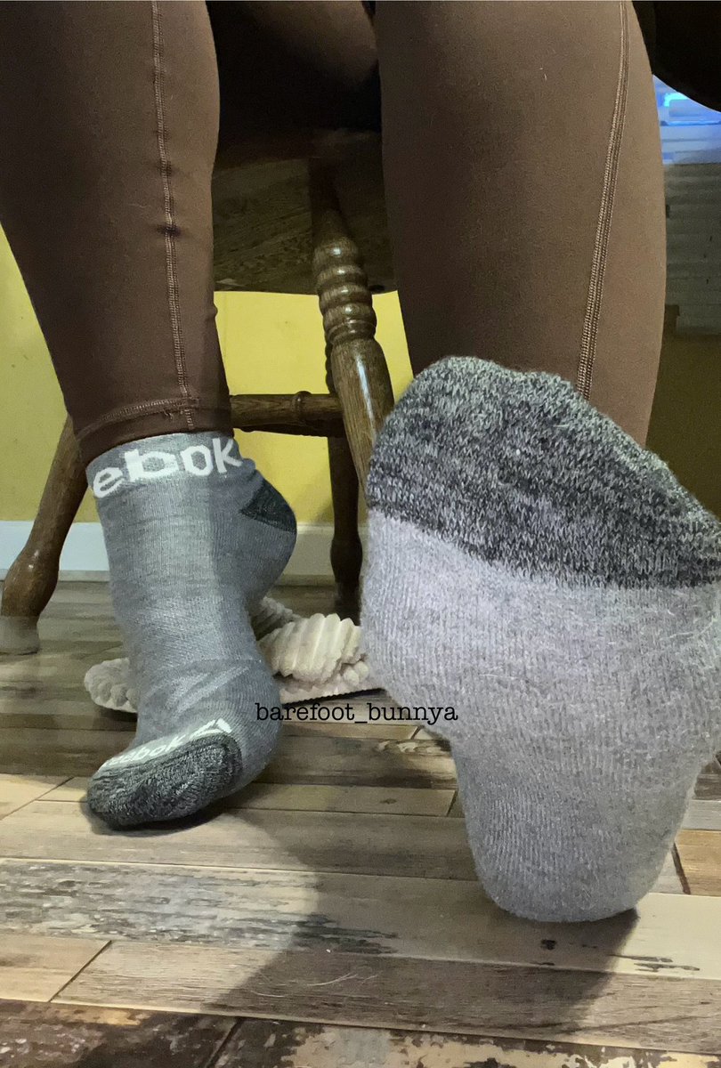 Happy Hump Day! 😋 #humpday #comfy #newsocks #socks #feet #foot #footfetishnation #egirl #mystery #pretty #sayhi