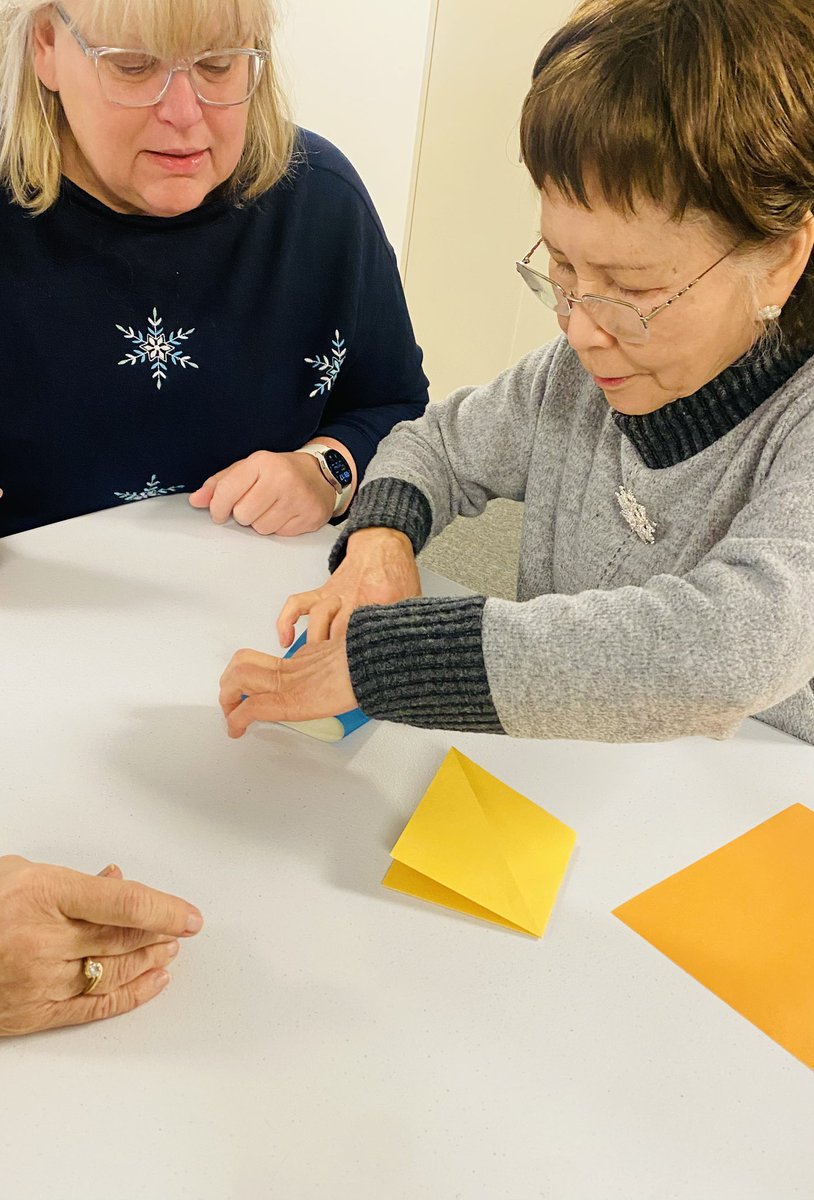 _scottclarke's tweet image. This lovely Japanese lady is in one of my classes and I asked her to do an origami demo! She was amazing and made it look soooooo easy, ….it’s not lol
#teachingartist #origamitutorial #scottclarkestudio #art #internationalart
