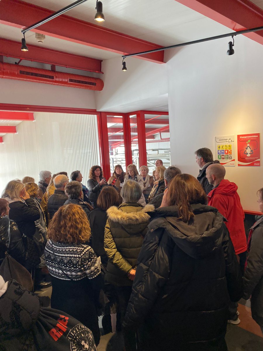 UDC_Senior's tweet photo. Alumnado do Programa de Formación Específica "Patrimonio Cultural" da Universidade Sénior da #Coruña visitou hoxe as instalacións da planta embotelladora de Coca-Cola Iberian Partners, da man da profa. Iria Caamaño https://t.co/BGi9at2nlQ