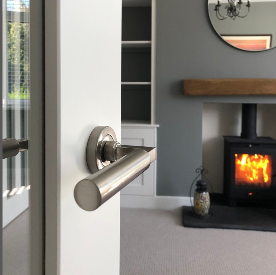 assaabloyie's tweet photo. The Amiata handle in satin nickel adds elegance to any home or commercial space.✨

Also in antique brass, matt black, matt bronze, satin brass &amp; polished nickel. Fire door rated &amp; backed by a 25-year mechanical guarantee.

Find out more 🔗 Amiata Lever on Rose | ASSA ABLOY https://t.co/Pgppg4fkh0