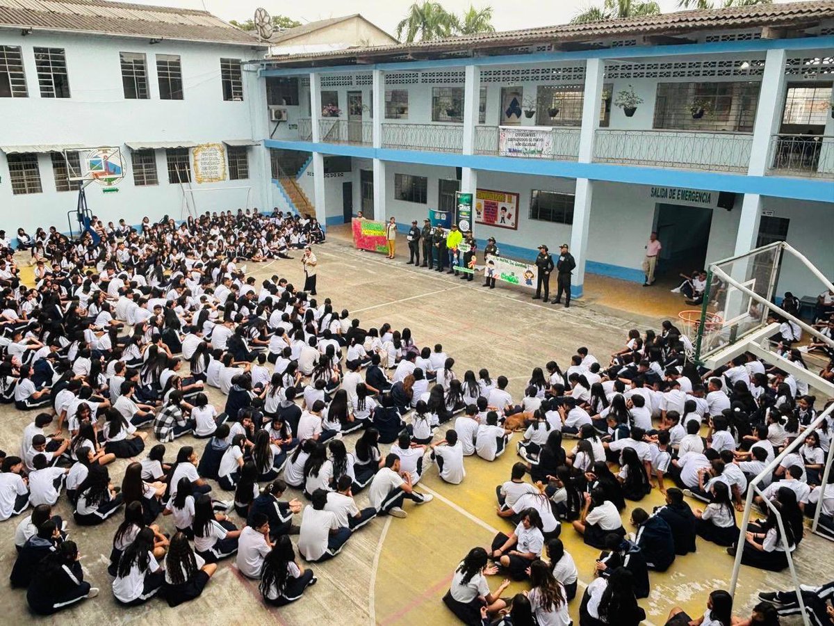 PoliciaDepuy's tweet photo. #PuertoAsís | 📚 Desde la Institución Educativa Ciudad Asís damos inicio al año escolar con el plan #RegresoAClases “tu morral, tus sueños”. Seguimos comprometidos con la protección y tranquilidad de nuestra niñez.

@ProteccionPonal
#JuntosPorLaNiñez https://t.co/e7lnIjchBr