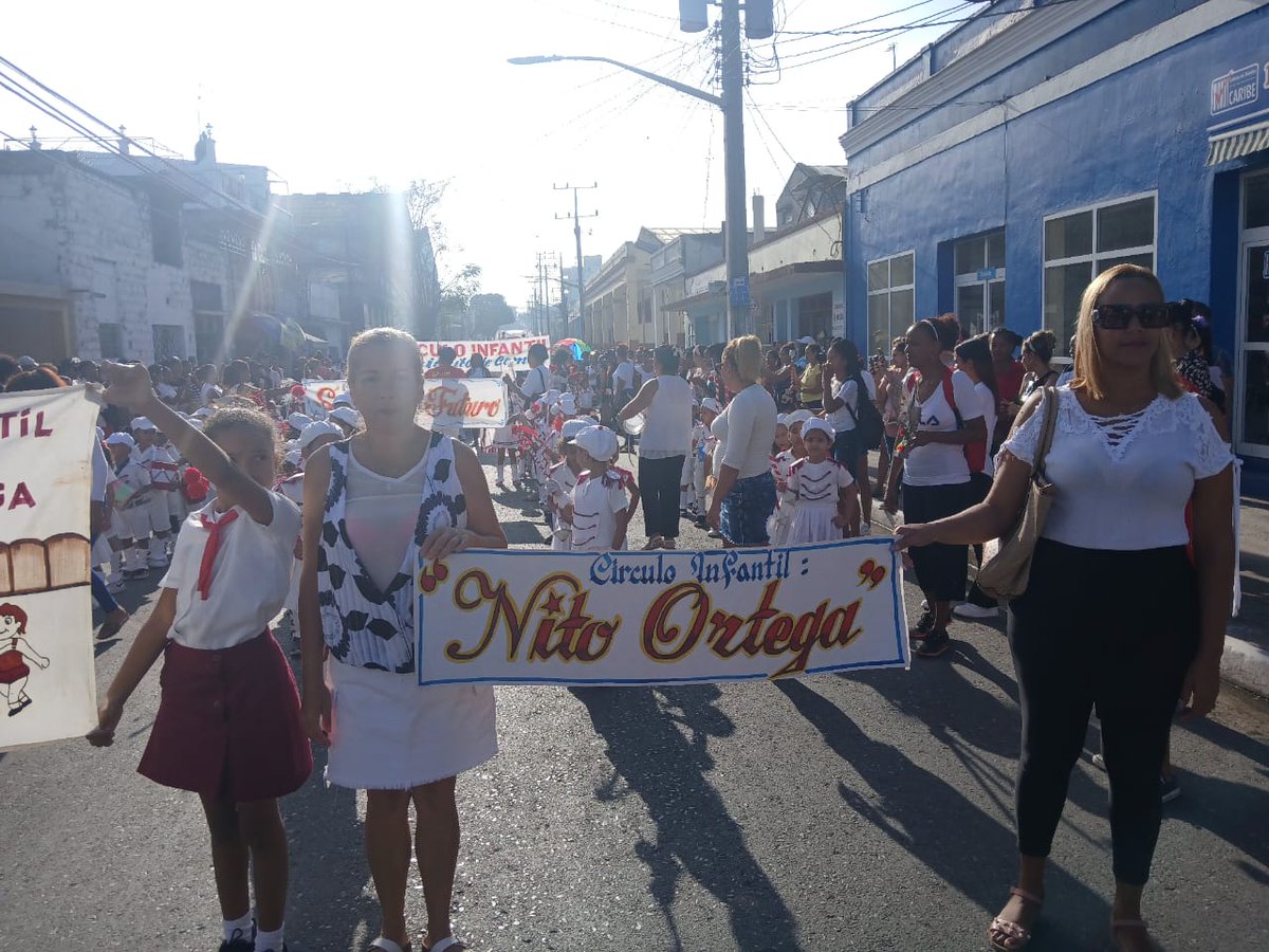 Ayer en homenaje a nuestro apóstol nacional José Martí los educandos de La Primera Infancia participando en el desfile de las bandas rítmicas en.#PalmaSoriano  .#MartiEntreNosotros