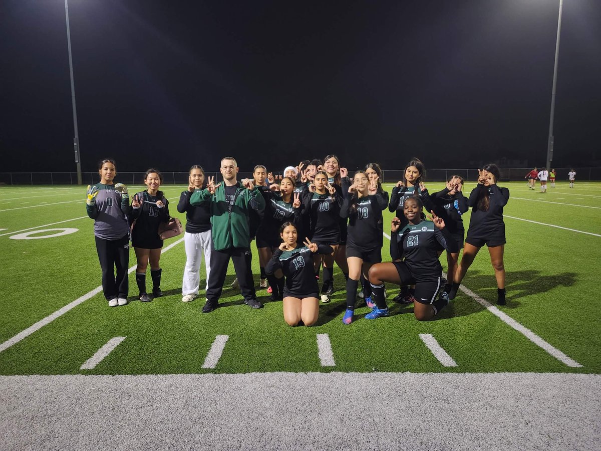 Lady Canes did a sweep against Dulles.
First District Win.
Varsity: 
Amy ⚽️⚽️🅰️
Maricruz ⚽️
Shiloh 🅰️

JV: Sandra⚽️⚽️
Lilian 🅰️🅰️