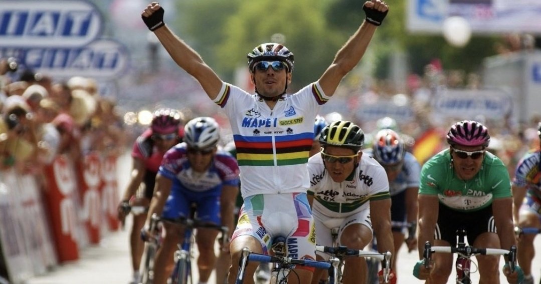 Óscar Freire, el profesional que lubricaba la cadena con aceite de Oliva 🫒

Nunca rompió una cadena y ganó tres mundiales 🙇🤫

DIOSARRO 🤟