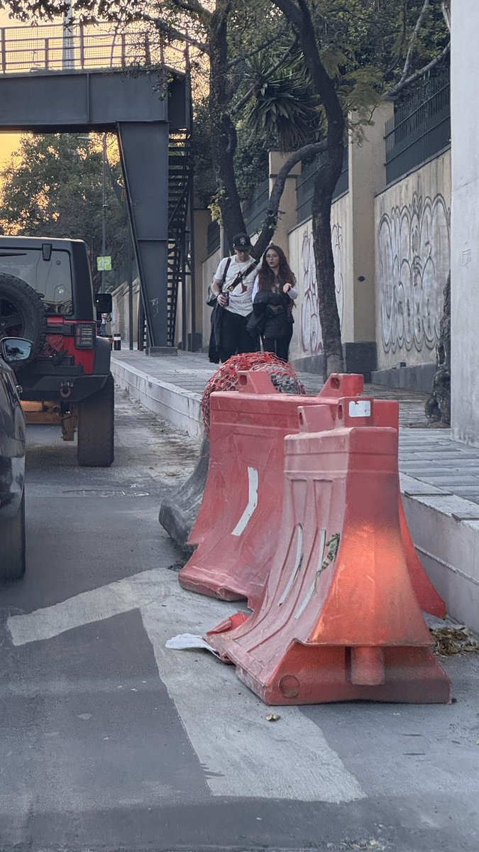 pitborobia's tweet photo. @VigimoviCDMX urge remover los muros plásticos y de concreto que se dejaron sobre CONSTITUYENTES desde periférico, hasta observatorio durante la construcción del cable bus https://t.co/mE8cfMSFHe