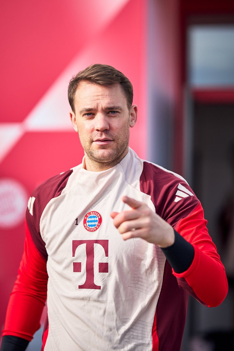 BayernPolska's tweet photo. Manuel Neuer wziął udział w ostatniej sesji rozgrzewkowej i powinien być gotowy na dzisiejszy mecz. https://t.co/kKBt6ymr7H