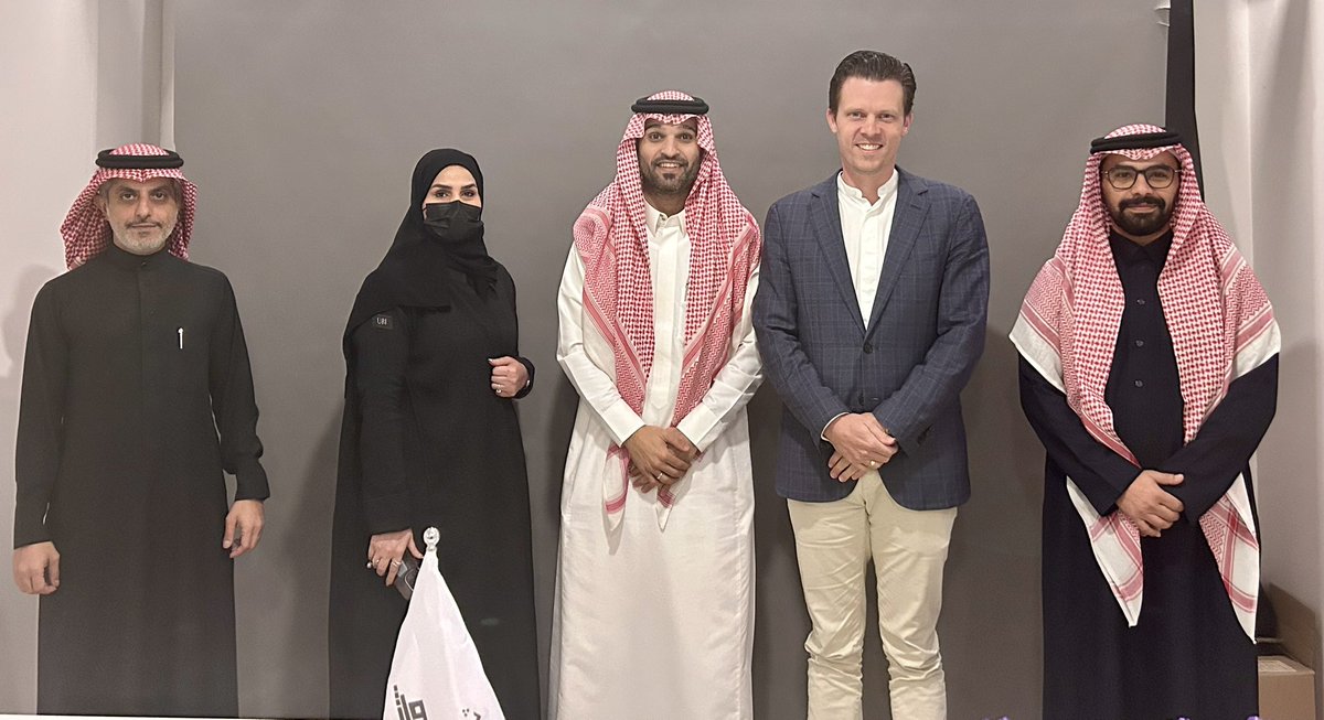 q_d2030's tweet photo. Qahtani &amp; Partners, in collaboration with Dr. Evan Shellshear (Ubidy &amp; UQ), is developing an AI training center to:
🔹 Upskill professionals in healthcare, engineering &amp; tech
🔹 Drive digital transformation
🔹 Bridge the AI skills gap

A major step in advancing AI applications! https://t.co/0N3VpqxD9f