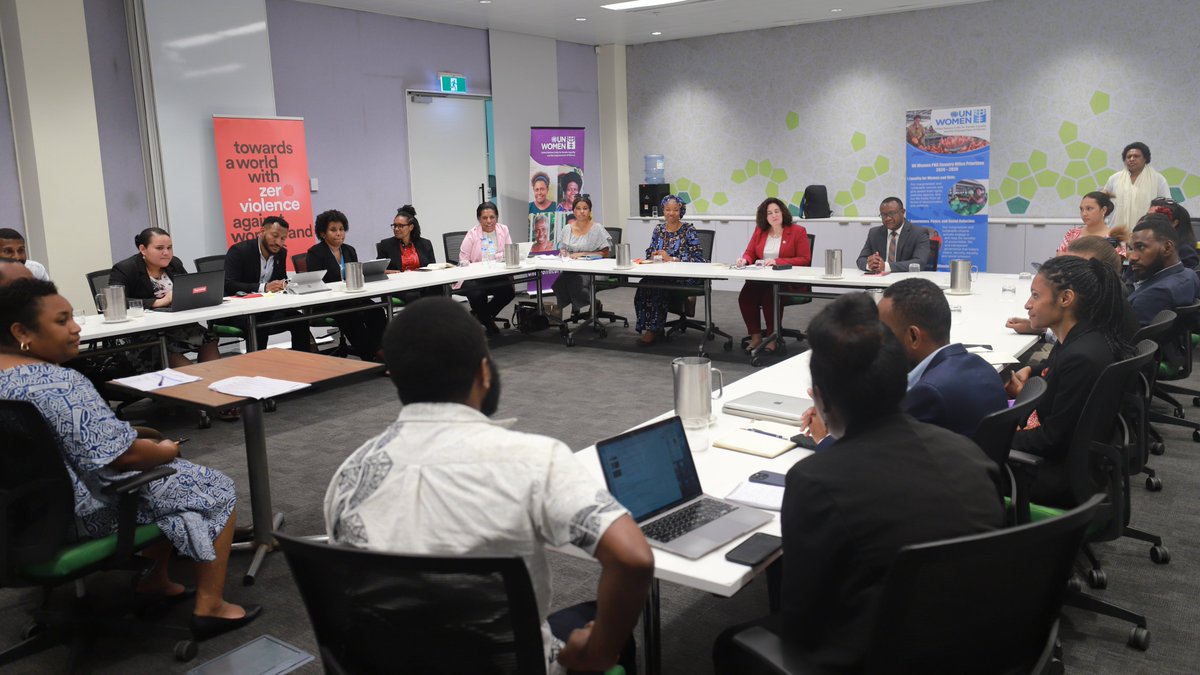unwomenasia's tweet photo. 🎤✨ Inspiring dialogue with young leaders in 🇵🇬! @UN_Women RD @christinearab engaged with youth on building an inclusive future, tackling key challenges &amp; advancing #GEWE. We reaffirm our commitment to amplifying youth voices &amp; fostering lasting change. 🙌 #Youth4GEWE #PNG https://t.co/Jmo6SpF8H7