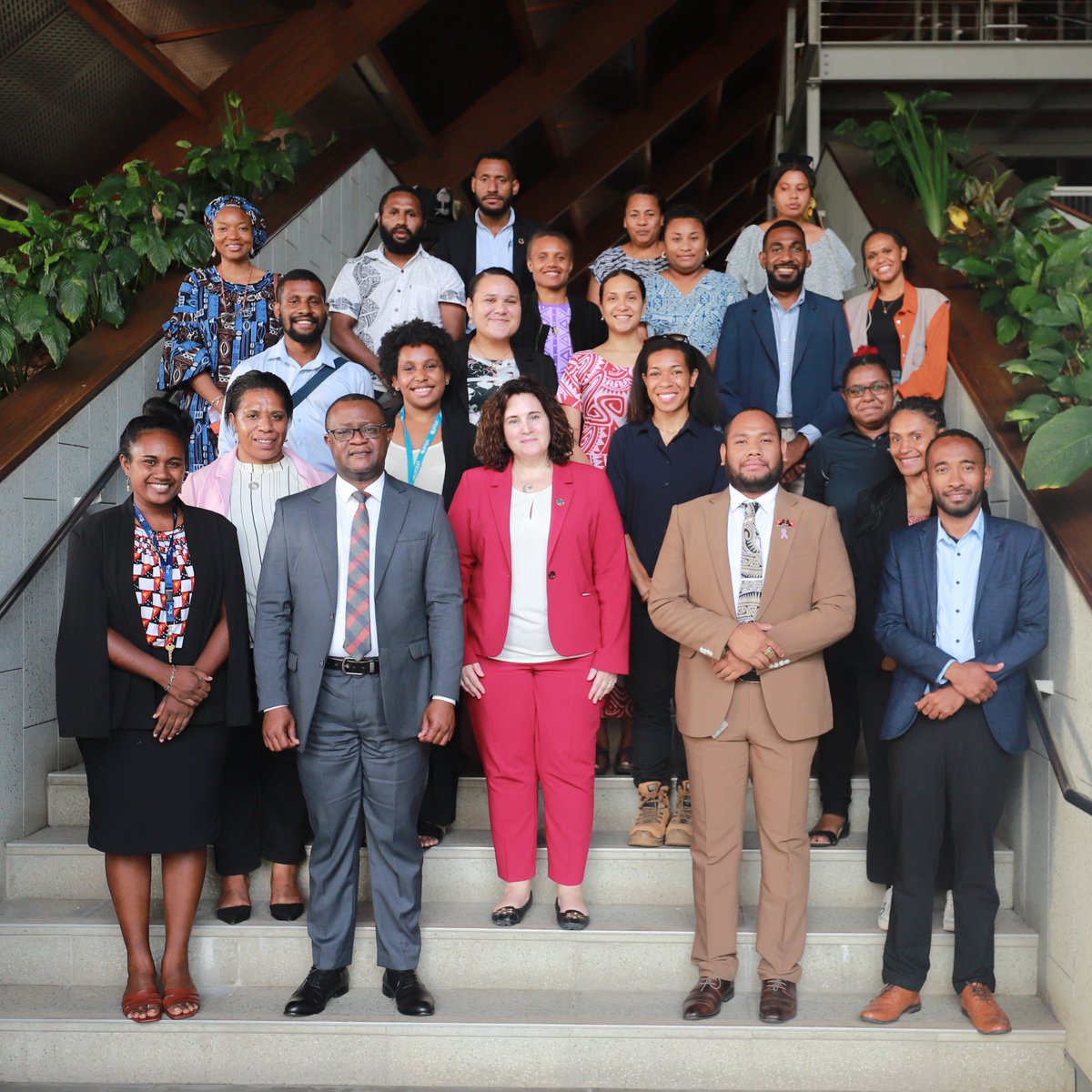 🎤✨ Inspiring dialogue with young leaders in 🇵🇬! <a href="/UN_Women/">UN Women</a> RD <a href="/christinearab/">Christine Arab</a> engaged with youth on building an inclusive future, tackling key challenges &amp; advancing #GEWE. We reaffirm our commitment to amplifying youth voices &amp; fostering lasting change. 🙌 #Youth4GEWE #PNG