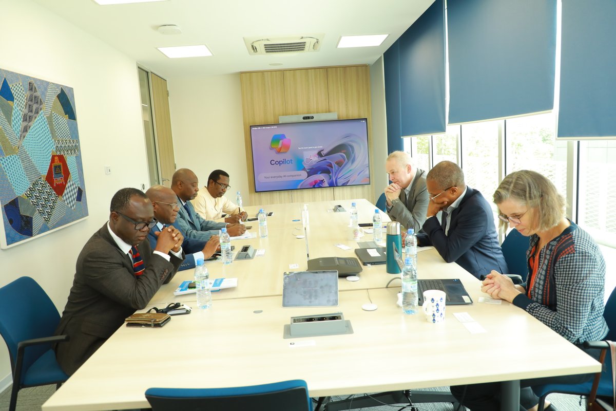 FAOCotedIvoire's tweet photo. Séance de travail ce mercredi entre des équipes de la @FAO et de la @BM_Afrique relative à des centres d’intérêt communs dans le domaine agricole. Cette rencontre vise à explorer les possibilités de collaboration technique pour soutenir le développement du secteur agricole. https://t.co/6tOuDrP8OG