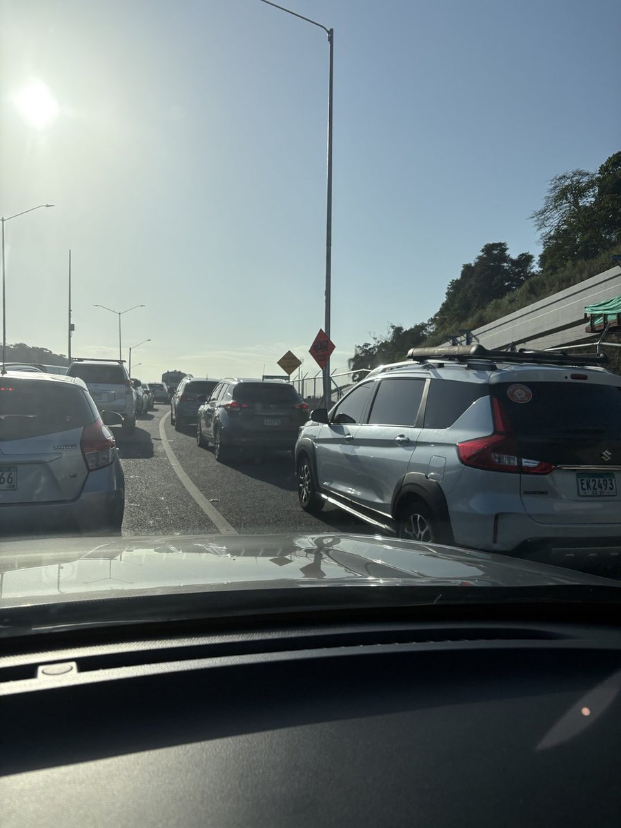 pty2112's tweet photo. ⁦@ATTTPanama⁩ Que tal si mandan a unas cuantas unidades a la salida Howard a poner cientos de boletas por estar manejando en hombro! https://t.co/S1GiF5eWyP