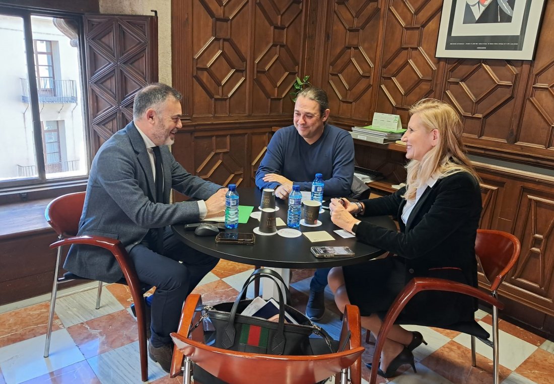 📍 Ayer nos reunimos con el director general de Proyectos Estratégicos de la <a href="/generalitat/">Generalitat</a> para informarle de las líneas de trabajo que estamos llevando a cabo desde el Ayuntamiento de #Manises 📲