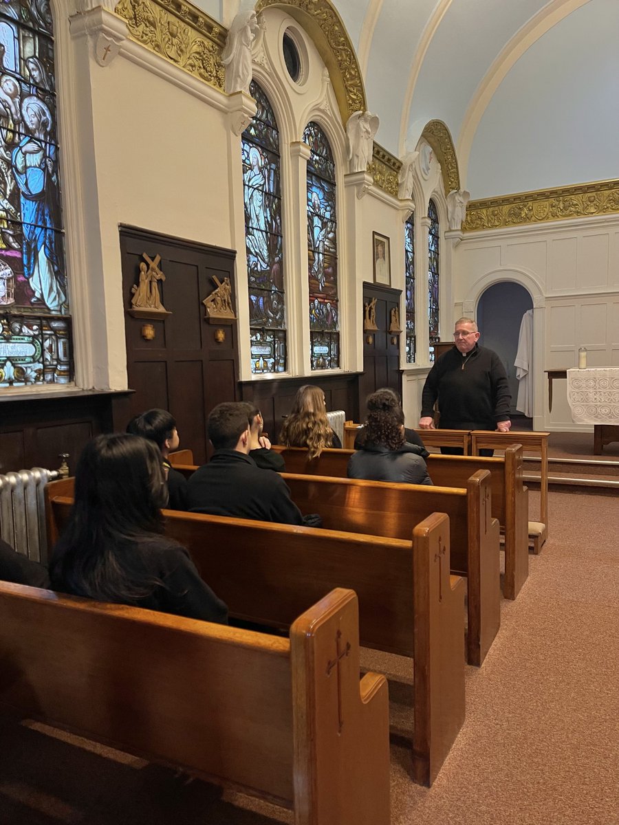 ParamusCathHS's tweet photo. 📢✨ Catholic Schools Week in Action! 💛🙏 The Paramus Catholic Service Club helped sort clothing donations at The Mercy House. Way to go, Paladins! 🌟 #PaladinPride #FaithInAction #CatholicEducation #MercyHouse #PCServiceClub #CSW2025 https://t.co/D79EezOoKr