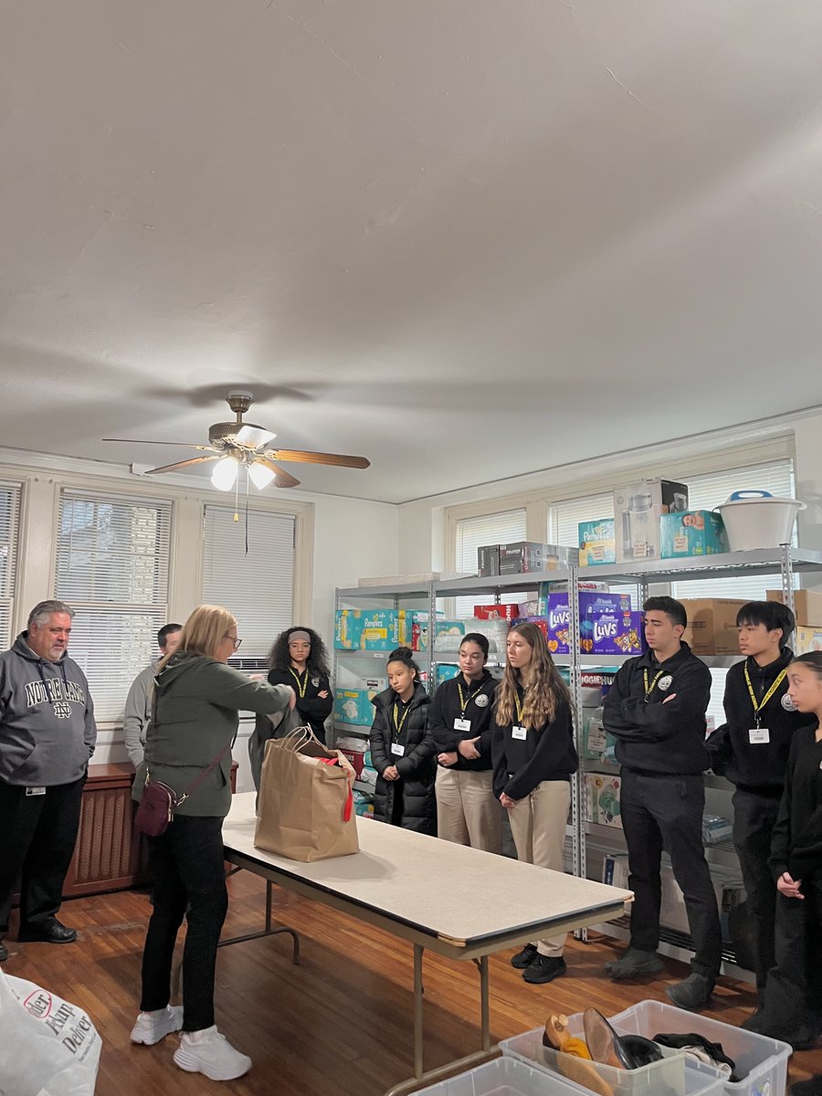 ParamusCathHS's tweet photo. 📢✨ Catholic Schools Week in Action! 💛🙏 The Paramus Catholic Service Club helped sort clothing donations at The Mercy House. Way to go, Paladins! 🌟 #PaladinPride #FaithInAction #CatholicEducation #MercyHouse #PCServiceClub #CSW2025 https://t.co/D79EezOoKr