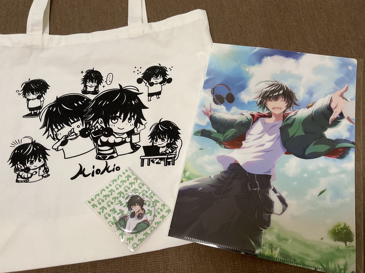 丁寧に梱包されて、うちにも到着しました〜😊
可愛くって😍見てるだけで笑顔になっちゃう😁
きおきおさんこだわりのグッズ達、最高っすね👍
    #きおきおオンライン