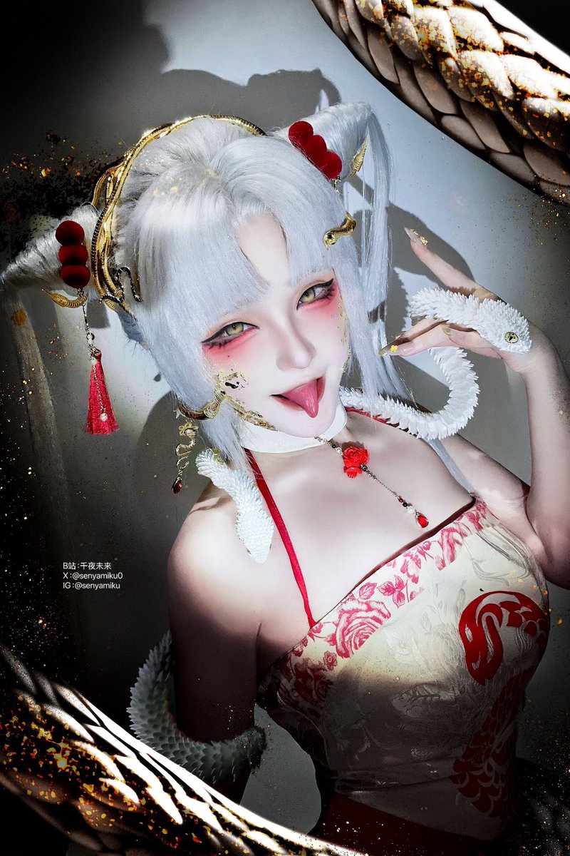 蛇🐍

今天是中國的新年✨我自己做了蛇形的造型，祝大家新年快樂～ https://t.co/GxLGWC9nKN