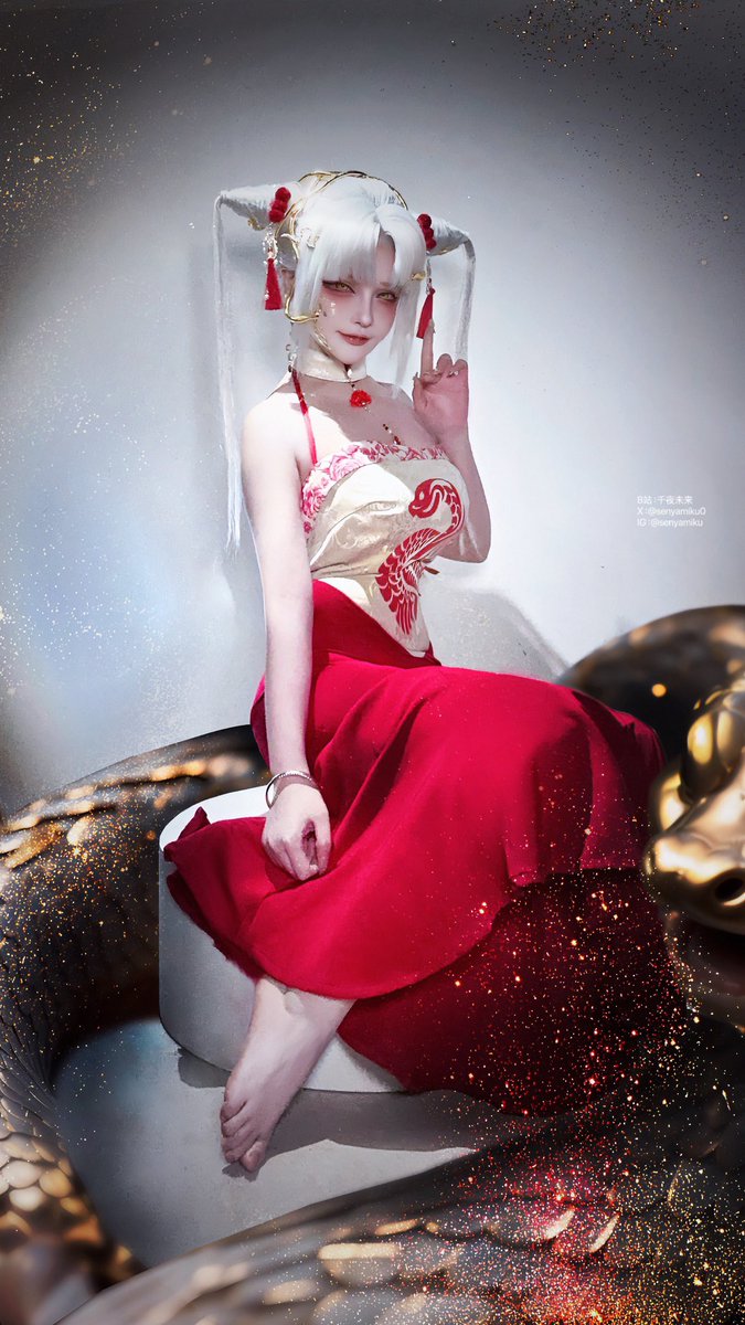 蛇🐍

今天是中國的新年✨我自己做了蛇形的造型，祝大家新年快樂～ https://t.co/GxLGWC9nKN