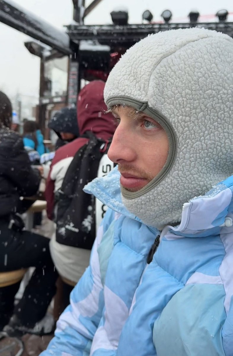 harrylewiz's tweet photo. anyone know who this kid is. think their mum left them skiing outside https://t.co/Iku5nfogbD