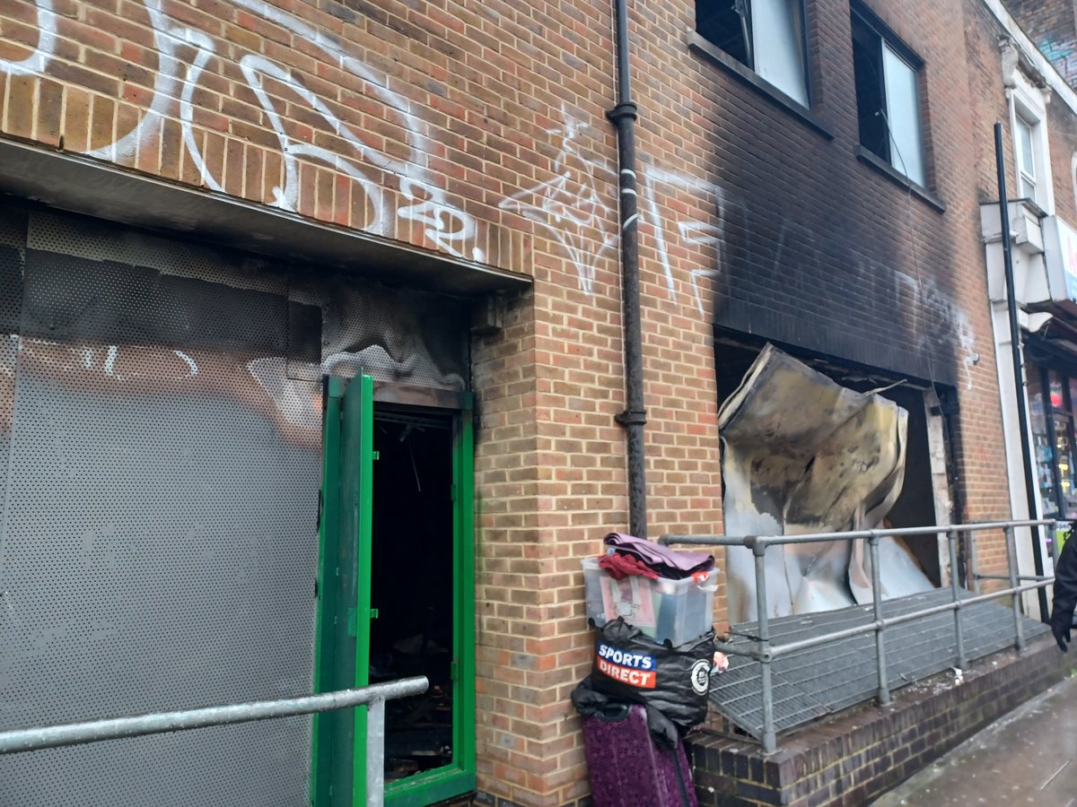 The old job centre on Cambridge Ave previously occupied  by squatters is in process of being secured. On  23/01/25  SNT officers from #Kilburn #QueensPark #Brondesbury #Cricklewood  took part in the eviction process. Private K9 unit on site until all the entrances are made secure