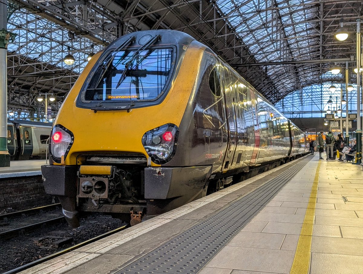 DownOnTheStour's tweet photo. Today's Photos from the Stour 📸 

37510 &amp; 37901 haul through with 175006 bound for Ely. Have to say 37901 is looking sublime 😍

Also Bonus Voyager from my trip back from Manchester this morning 🤣

#DOTS #railwayphotography #trainphotography #class37 #class175 #ROG #tractor https://t.co/Vs3YBXiADG