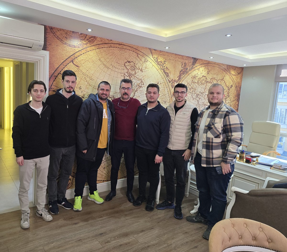 EnginErdem07's tweet photo. #07SCOUT ekibine her zaman önem ve değer veren, kısa süre önce Antalyaspor Kulübü başkanlığını devreden Değerli Sn. Av. Aziz Çetin’i ziyaret ettik ve keyifli bir futbol sohbeti gerçekleştirdik. https://t.co/JEdVRpEuWc