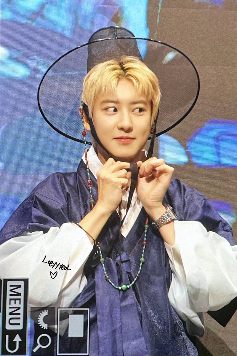 EXOでデビューして初めてエリの前で韓服を着たチャニョルをやっと見れ