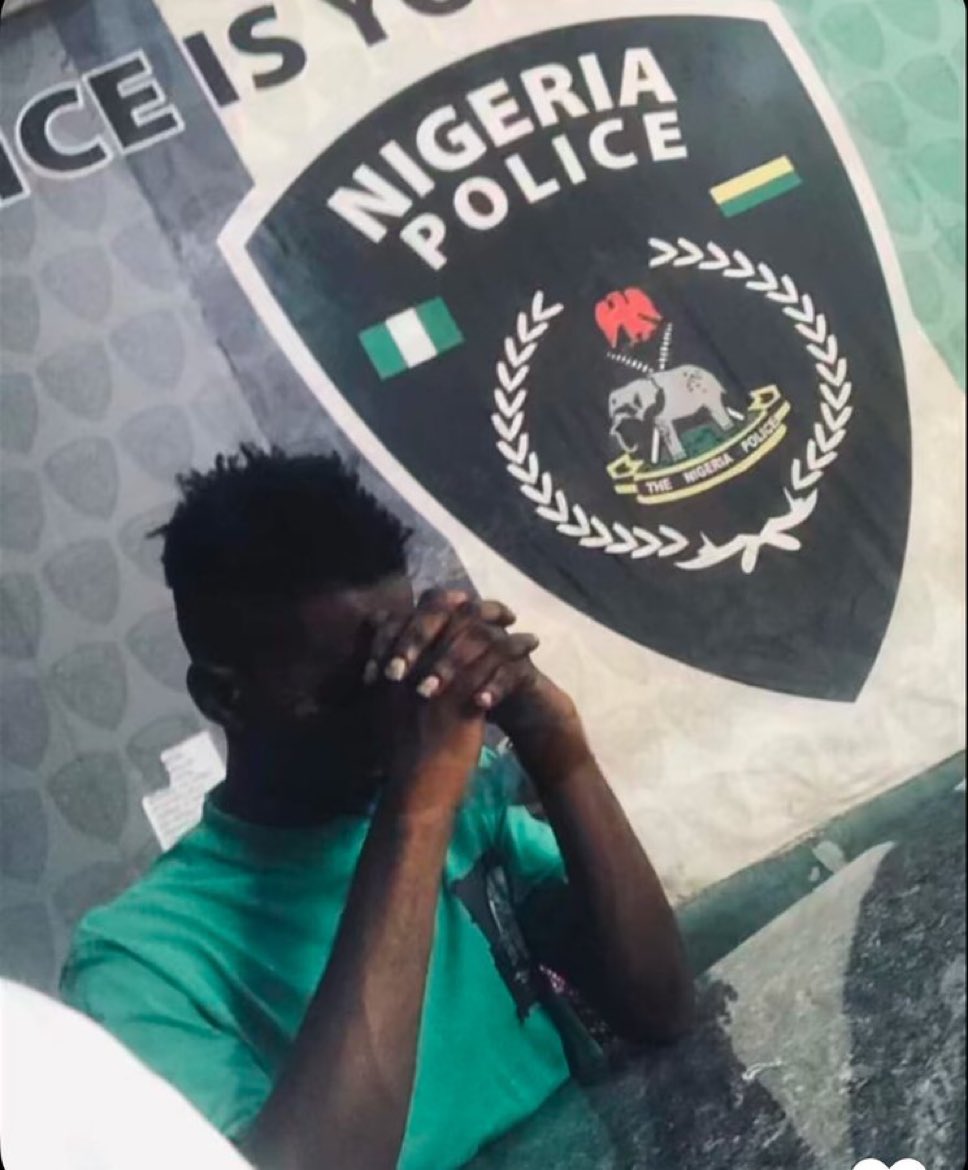 it_Rutie's tweet photo. Whatever you do in life, no allow police carry you. https://t.co/DGiIGdyRRv