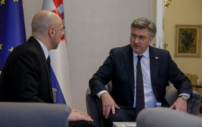 outsiderukraine's tweet image. 🇭🇷#Хорватія затвердить новий пакет військово-технічної #допомоги вже завтра, — #Шмигаль

Також він наголосив на важливості #Україна санкцій проти #РФ, зокрема щодо &quot;тіньового флоту&quot;. Хорватія підтримує конфіскацію заморожених російських активів для відновлення #України.