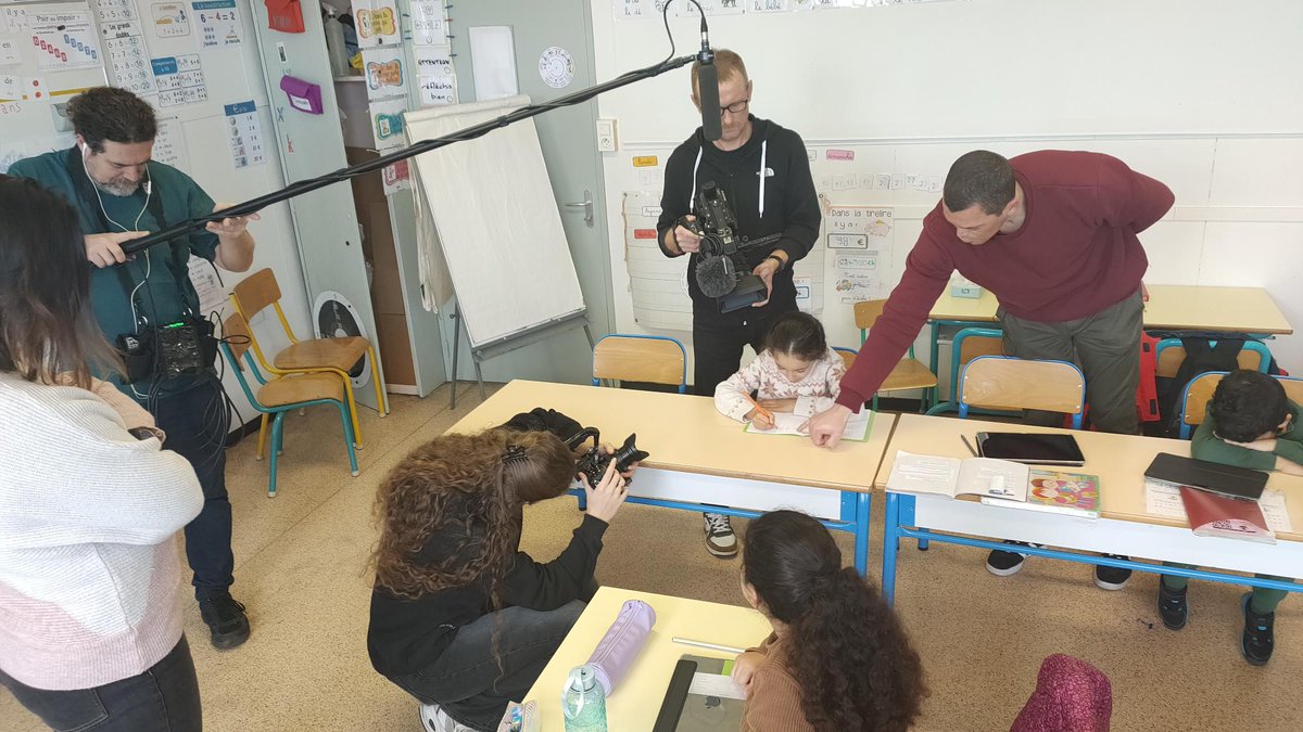 🎬Dans le cadre des #TNE, les équipes de <a href="/reseau_canope/">Réseau Canopé</a> sont allées tourner dans une classe à Montpellier pour montrer comment un outil digital comme <a href="/kardi_fr/">Kardi</a> permet d'enrichir l’apprentissage des élèves et facilite l'enseignement.
A voir bientôt sur tne.reseau-canope.fr